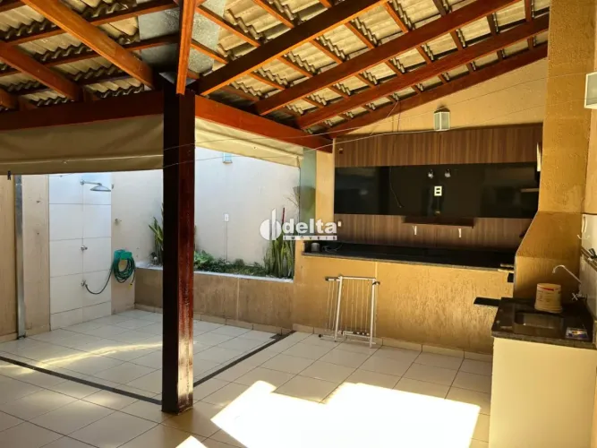 Casa no condomínio Terra Nova I disponível para venda em Uberlândia-MG