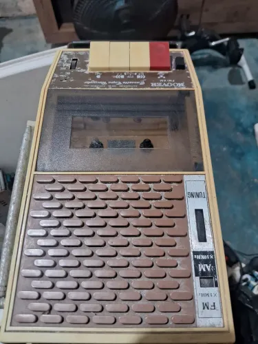 Radio gravador antigo sem pegar para colecionador ou para mandar consertar por apenas 100