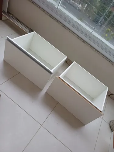 02 gavetões em mdf brancos
