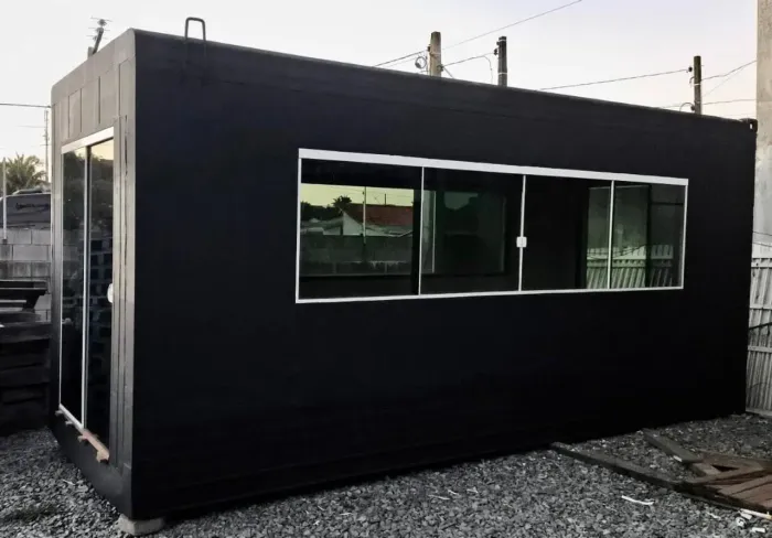 COUNTEINER PREPARADO COM HIDRÁULICA E ELÉTRICA. FORRO E PISO. ESTRUTURA REFRIGERADA