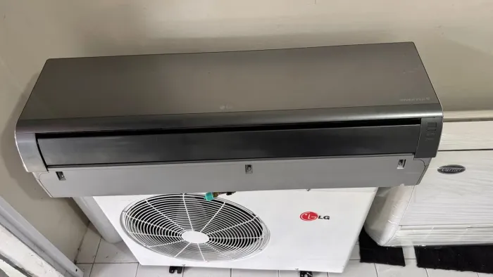 Ar condicionado semi novo 18.000 ESPELHADA