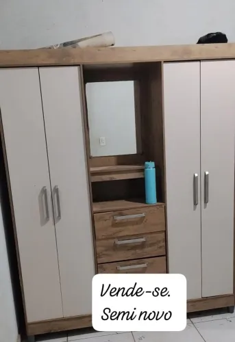 Guarda roupa semi novo