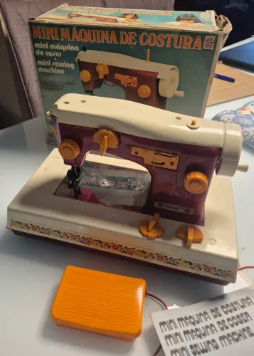 Brinquedo Mini máquina de costura
