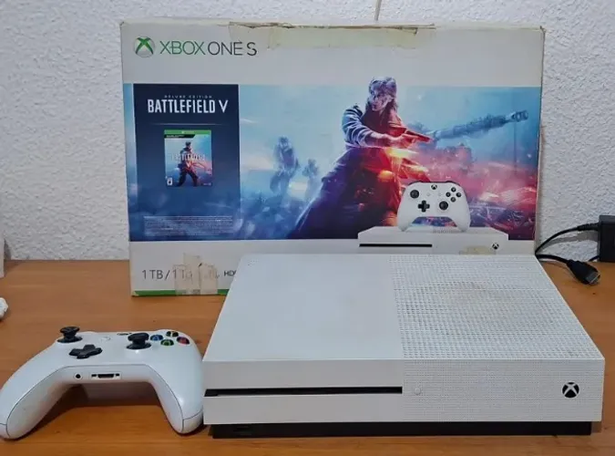 Xbox One S 1TB + Controle Original + 2 Jogos Físicos + Caixa Original
