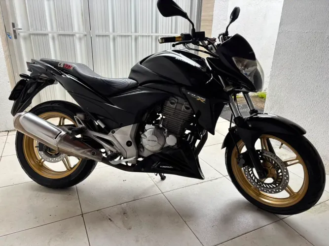 Moto Honda CB 300/ 2015 preta