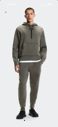 Calça on running focus tech sweatpants shadow