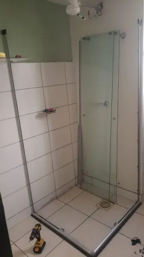 Vendo box pra banheiro 