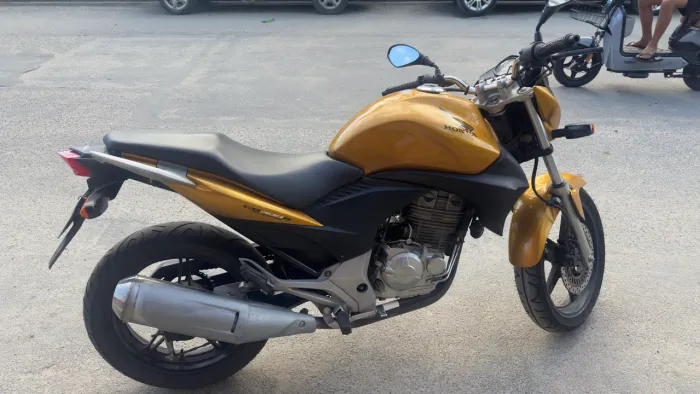 Cb 300 
