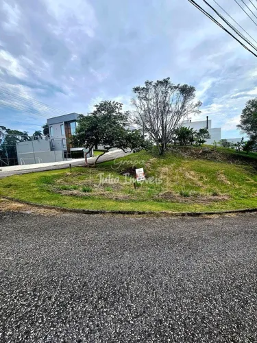 Terreno em loteamento fechado no Primeiro de Maio