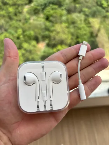 Fone com fio Apple Original entrada P2 com adaptador.