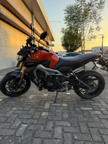 MT-09 Laranja