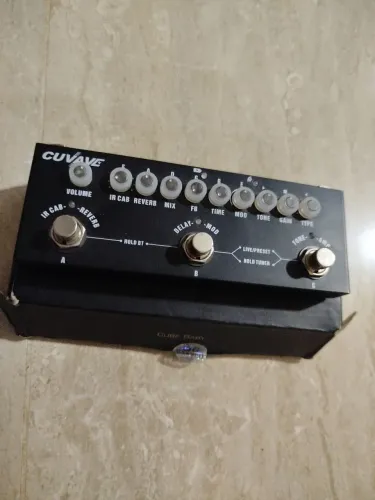 Pedaleira Cuvave Cube Baby guitarra 
