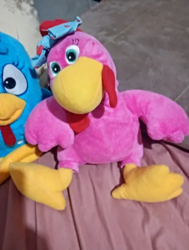 Pelúcias galinha pintadinha 2  e um astronauta musical bluetooth 