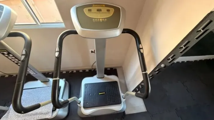 DUAS PLATAFORMAS VIBRATÓRIAS