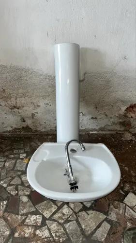 Pia de Banheiro + Torneira