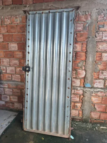 Porta de chapa com fechadura e 2 chaves