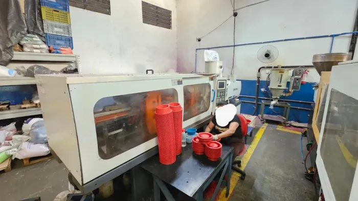 Maquina Injetora de Plásticos  FG 110 ton 