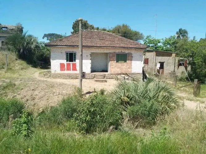 Vende se casa Grande ou troca depende a localização fica próxima a praia de Barra do Ribei