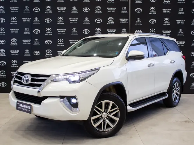 Toyota Hilux SW4 SRX 4X4 2.8 TDI 16V Dies. Aut. 2020
