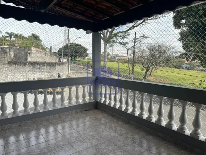 Casa com 3 Quarto(s) e 1 banheiro(s) para Alugar, 252 m² por R$ 3021 / Mês