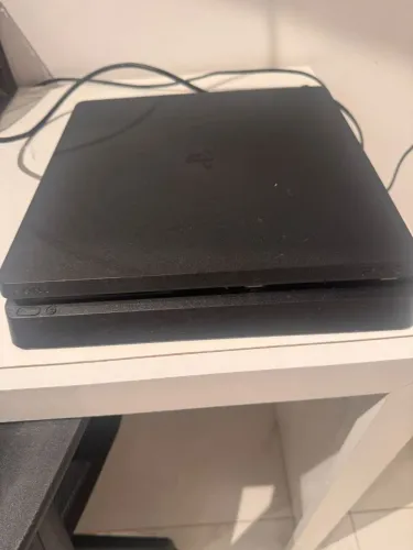 Sony PlayStation 4 PS4 com 2 controles