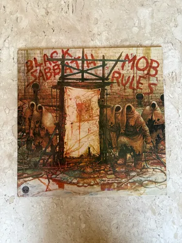 LP Black Sabbath: Mob Rules (1982) - Era Ronnie James Dio