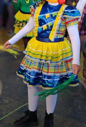 Vendo lindo vestido de quadrilha