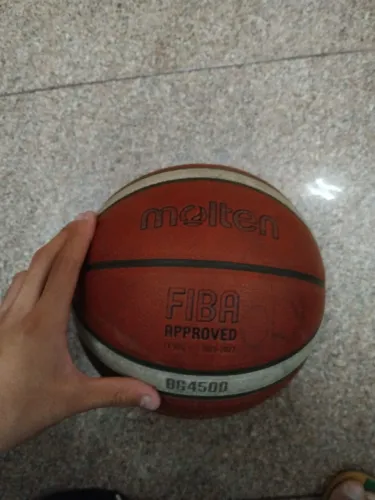 Bola de basquete molten profissional em ótimo estado