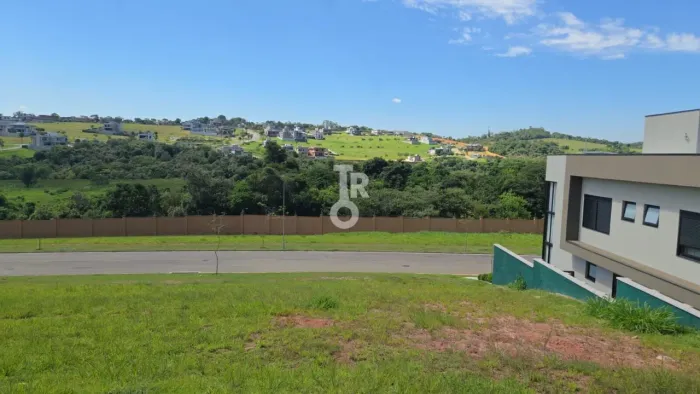 Terreno à venda no Condomínio Alphaville II 689 m² com vista permanente para a mata