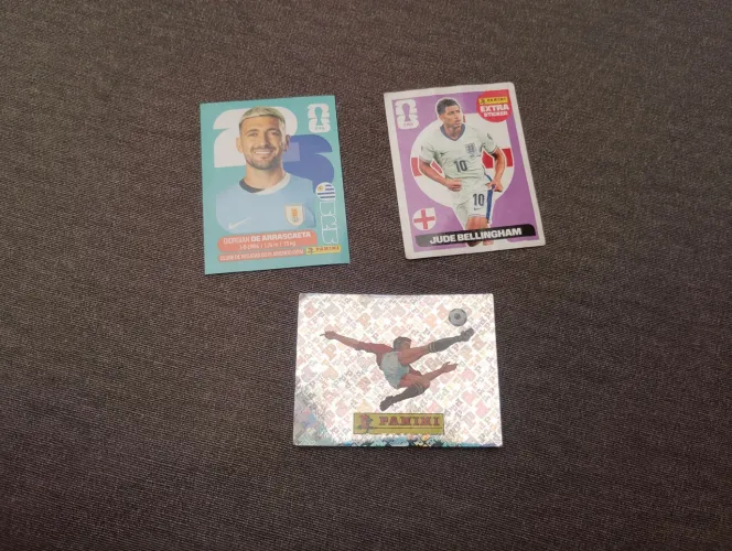 Figurinhas da copa legends arrascaeta normal e 00 Panini por