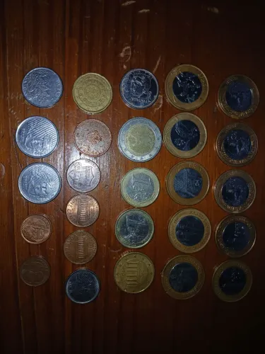 Vendo troco ou negócio moedas para coleção