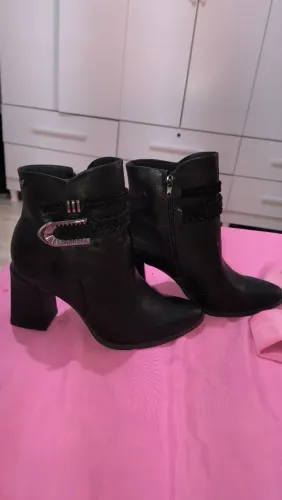 BOTA PRETA