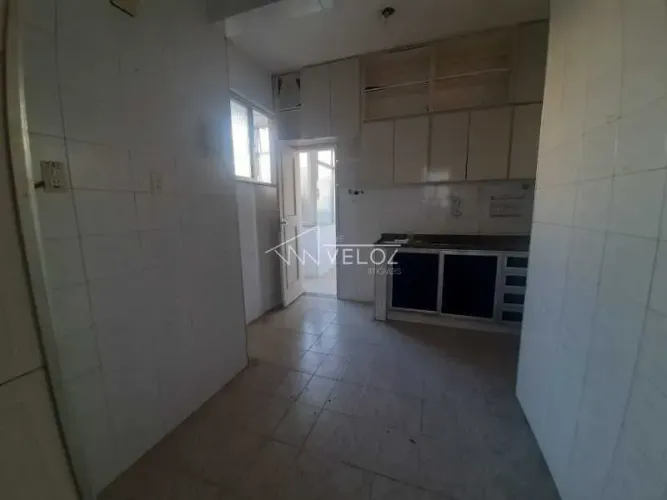Apartamento - / Residencial / Glória