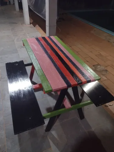 Mesa com bancos embutido infantil