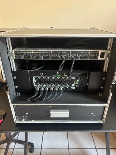 Mackie DL16S Mesa de Som Digital 16 canais