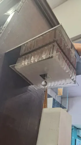 Panflon torre 4 lâmpadas em Cristal medidas 36x36 funcionando <br>belíssima peça 