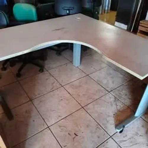 Mesa escritório em "L" (sem gavetas)