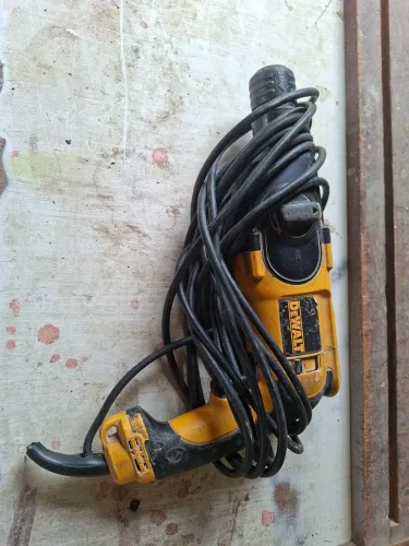 Furadeira de impacto dewalt