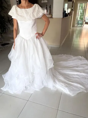 Vendo um vestido de noiva