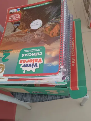 Doa-se livros escolares