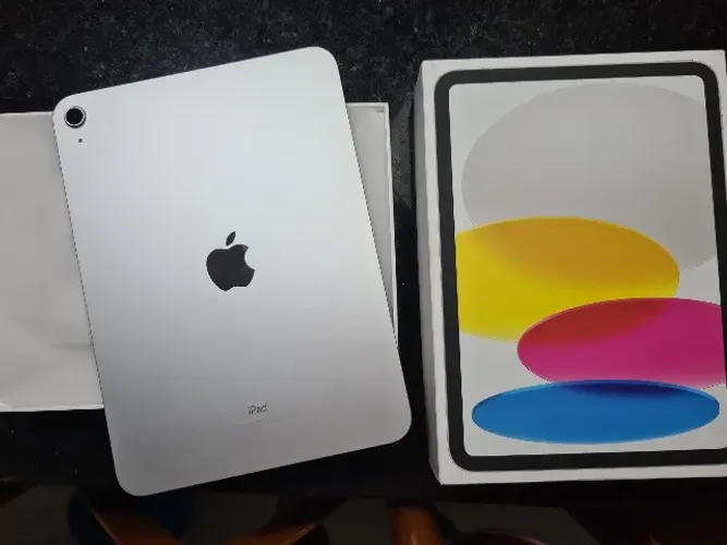 iPad 10 geração prata perfeito estado, acompanha caixa e carregador (Salvador, BA)