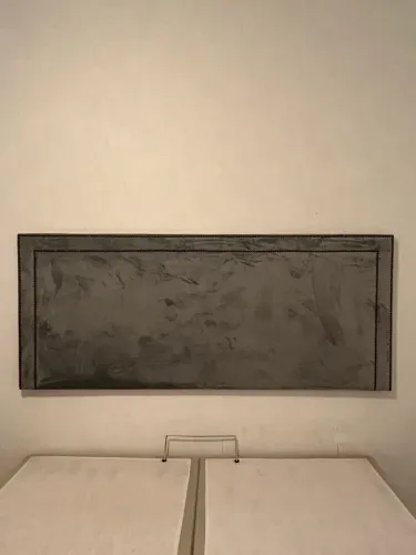 Cabeceira Queen Estofada para Cama Box - Veludo Cinza Grafite com Tachinhas (1,69x70cm)