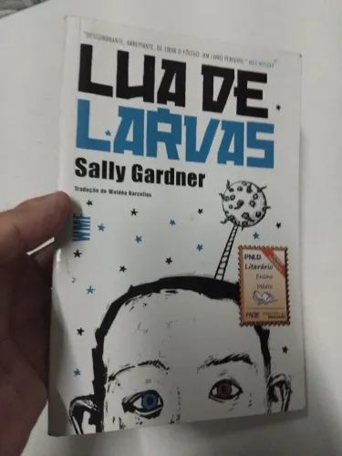 Livro Lua de Larvas