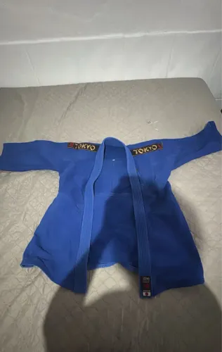 Kimono Judô: Tokyo Azul Seminovo Vendo Tokyo na cor azul.