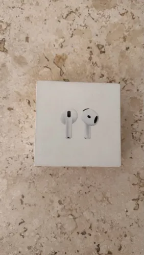 Air Pods 4 