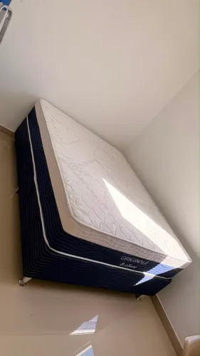 Cama Box , Colchão e base semi novo!