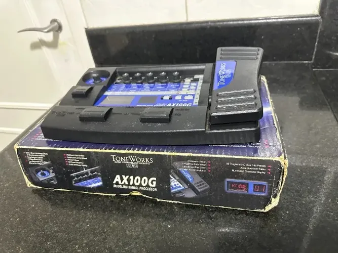 Pedaleira de Guitarra KORG Toneworks AX100G