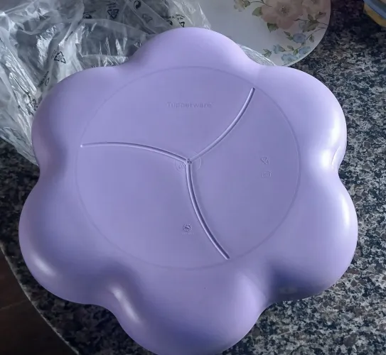 Vasilha formato em flor tupperware,tampa que serve de petisqueira