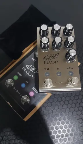 Pedal Jackson Audio Bloom V2 MIDI Compressor Booster Equalizador Ativo