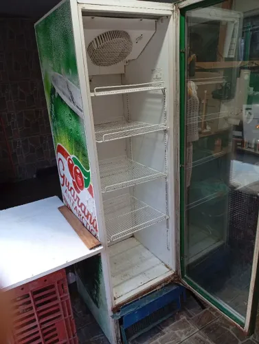 Expositor, cervejeira metal frio 326L (com defeito)